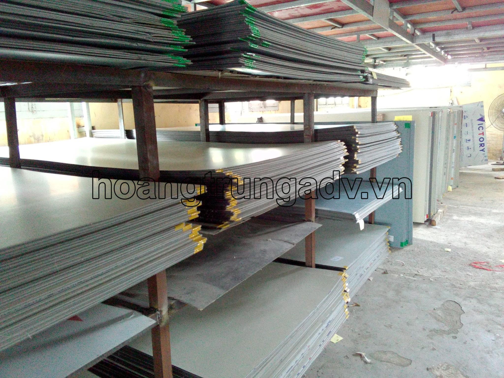 Bán tấm alu màu vân gỗ giá rẻ tại hà nội