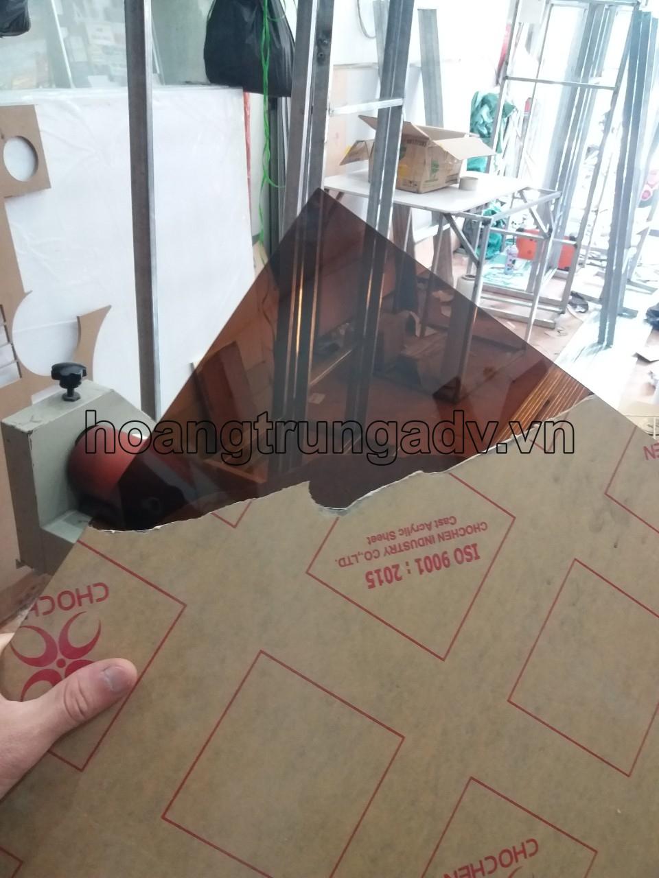 Bán tấm mica màu trà xuyên sáng tại hà nội